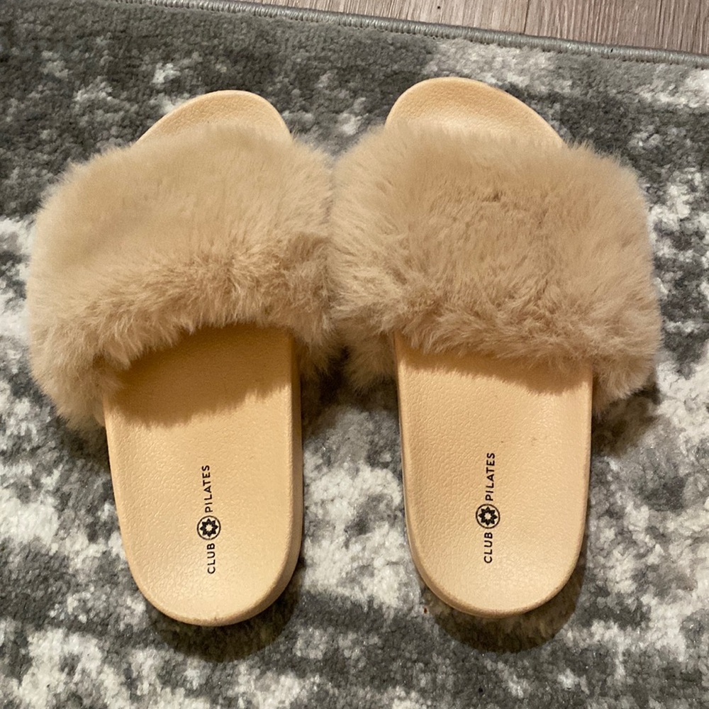 Club Pilates blush slippers size 36